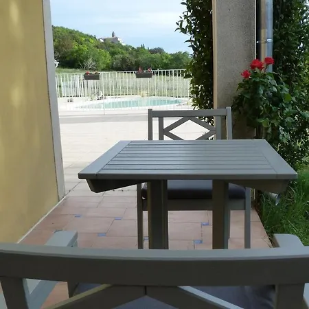 Guest house Adhemar La Garde Adhemar